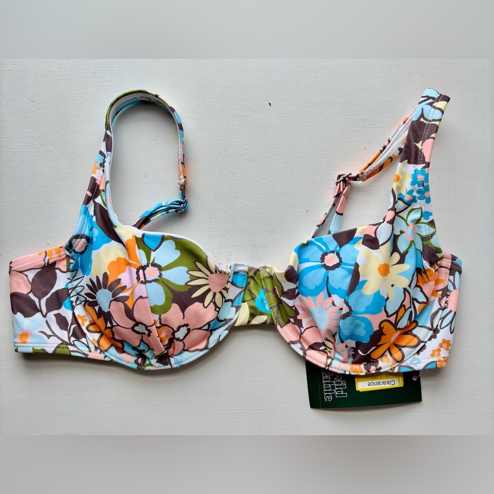 NWT Wild Fable Medium Floral Bikini Top Swim Underwire Daisies Colorful Hippie